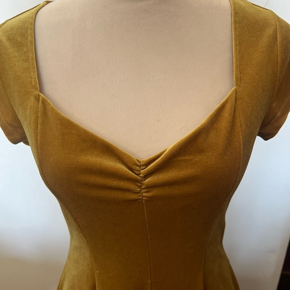Urban Outfitters Velvet Minidress. Sweetheart neckline. Size S. Mustard yellow. - Picture 2 of 6